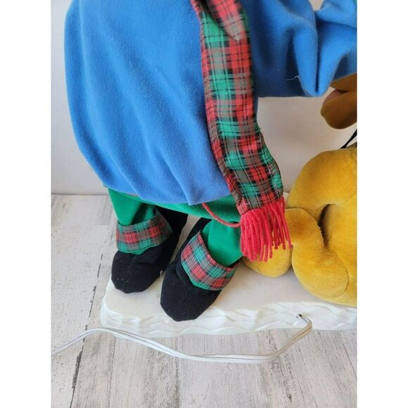 Santa's best goofy Pluto snowball fight animated motionette Xmas decor - Picture 16 of 16